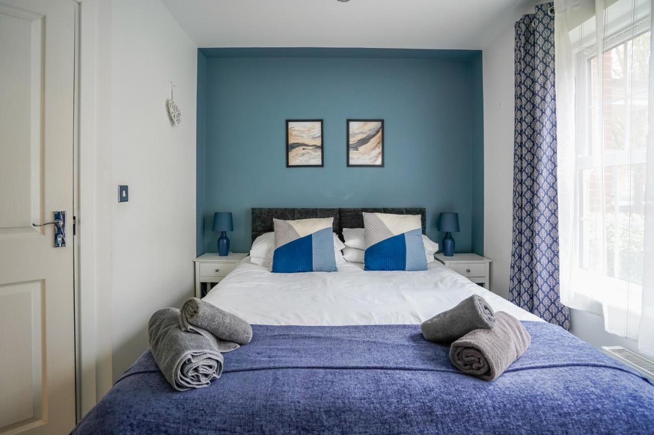 The Augustine - Modern Two Bed Ground Floor Apartment With Parking แคนเทอร์เบอรี ภายนอก รูปภาพ